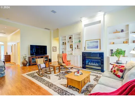 4332 Nw Tamoshanter Way Portland OR 97229