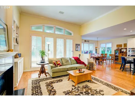 4332 Nw Tamoshanter Way Portland OR 97229