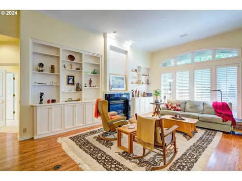 4332 Nw Tamoshanter Way Portland OR 97229