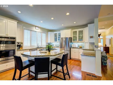 4332 Nw Tamoshanter Way Portland OR 97229