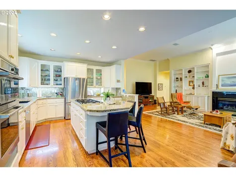4332 Nw Tamoshanter Way Portland OR 97229