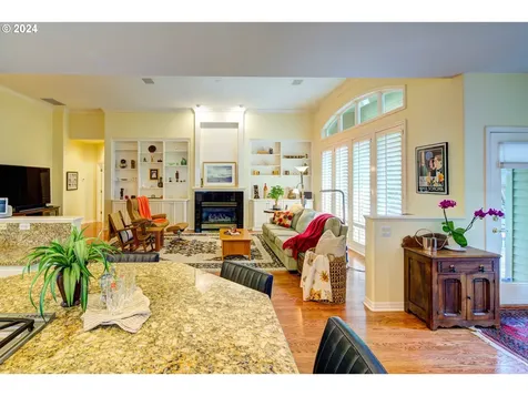 4332 Nw Tamoshanter Way Portland OR 97229