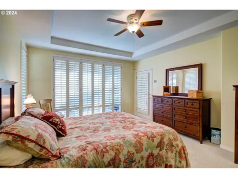 4332 Nw Tamoshanter Way Portland OR 97229