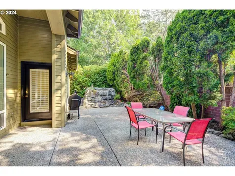 4332 Nw Tamoshanter Way Portland OR 97229