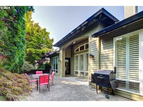 4332 Nw Tamoshanter Way Portland OR 97229