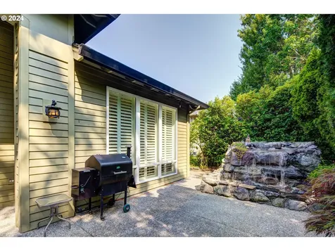 4332 Nw Tamoshanter Way Portland OR 97229