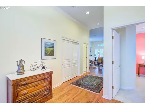 4332 Nw Tamoshanter Way Portland OR 97229