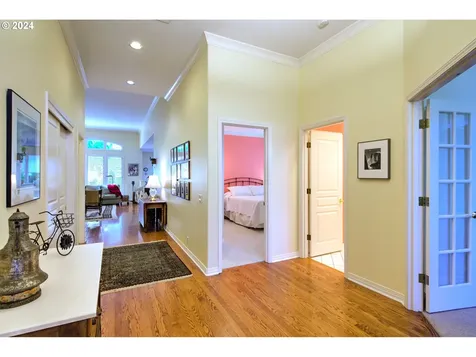 4332 Nw Tamoshanter Way Portland OR 97229