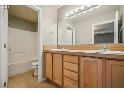 3069 Se Kingswood Avenue Hillsboro OR 97123