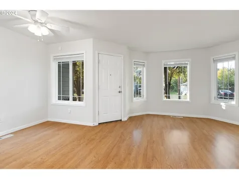 664 Ne 9th Street Gresham OR 97030