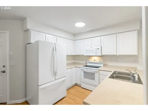 664 Ne 9th Street Gresham OR 97030