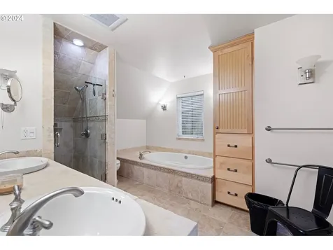 1040 Holly Avenue Cottage Grove OR 97424
