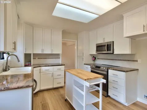 14255 SW Barlow Court Beaverton OR 97008