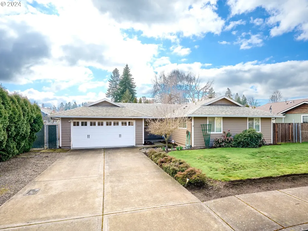 2552 Allan Avenue Hubbard OR 97032