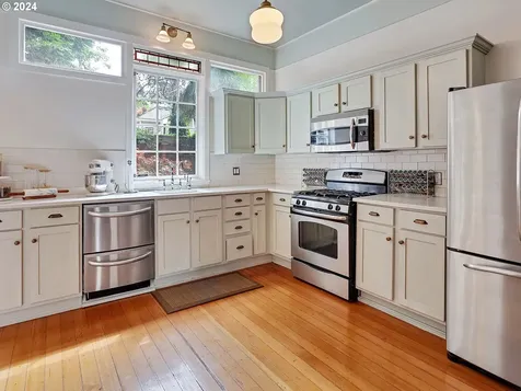 1724 Sw Clay Street Portland OR 97201