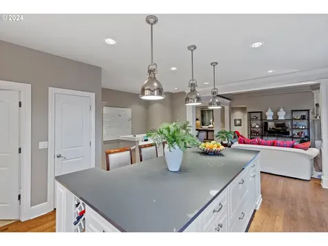 9234 NW Murdock Street Portland OR 97229