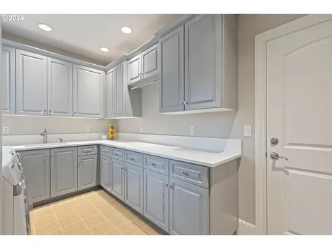 9234 NW Murdock Street Portland OR 97229