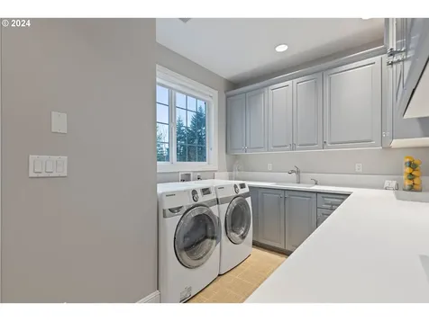 9234 NW Murdock Street Portland OR 97229