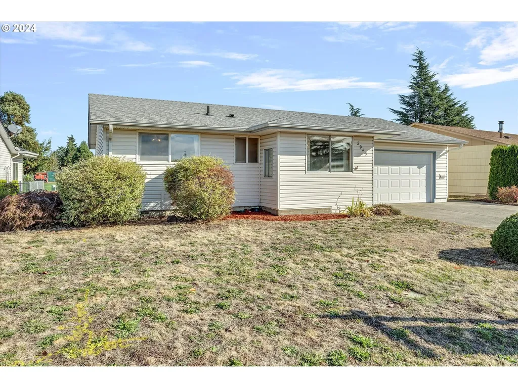2049 W Hayes Street Woodburn OR 97071