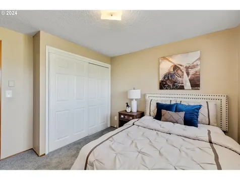 2049 W Hayes Street Woodburn OR 97071