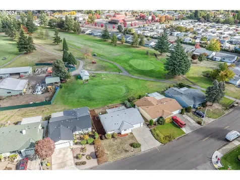 2049 W Hayes Street Woodburn OR 97071