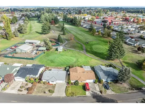 2049 W Hayes Street Woodburn OR 97071