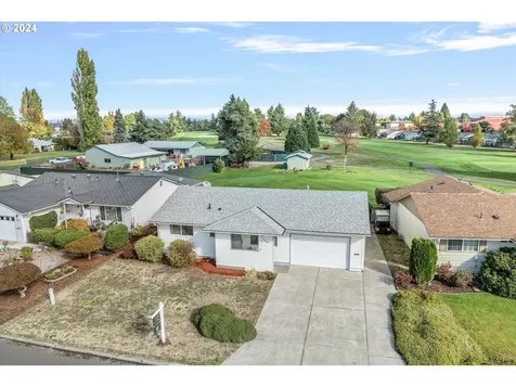 2049 W Hayes Street Woodburn OR 97071