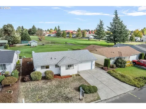 2049 W Hayes Street Woodburn OR 97071