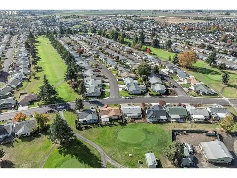2049 W Hayes Street Woodburn OR 97071