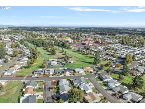 2049 W Hayes Street Woodburn OR 97071