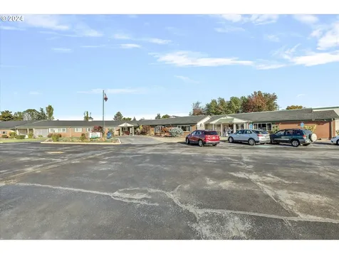 2049 W Hayes Street Woodburn OR 97071