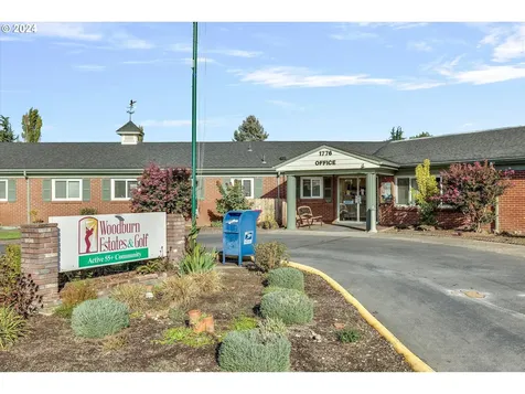 2049 W Hayes Street Woodburn OR 97071
