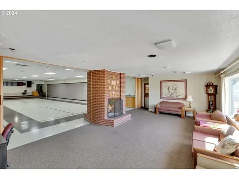 2049 W Hayes Street Woodburn OR 97071