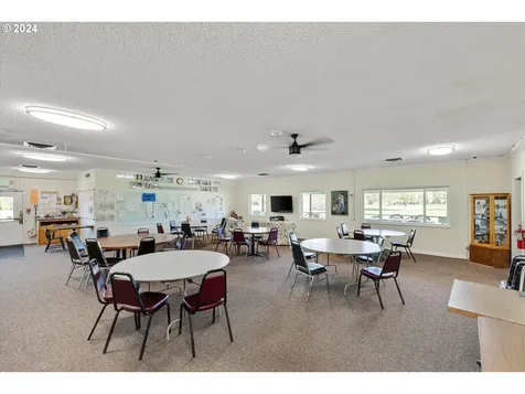 2049 W Hayes Street Woodburn OR 97071