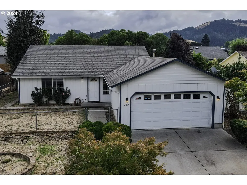 233 Se Wildwood Way Myrtle Creek OR 97457