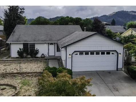233 Se Wildwood Way Myrtle Creek OR 97457