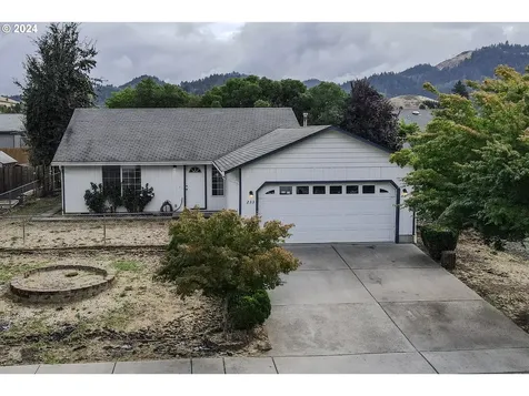 233 Se Wildwood Way Myrtle Creek OR 97457