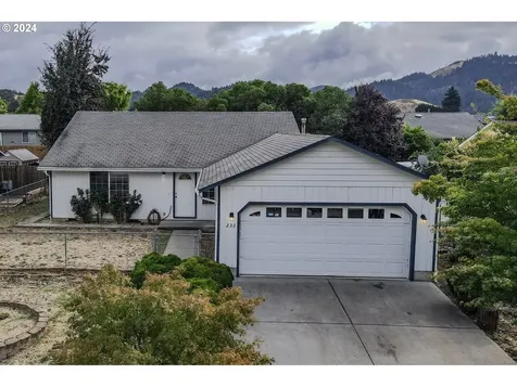 233 Se Wildwood Way Myrtle Creek OR 97457