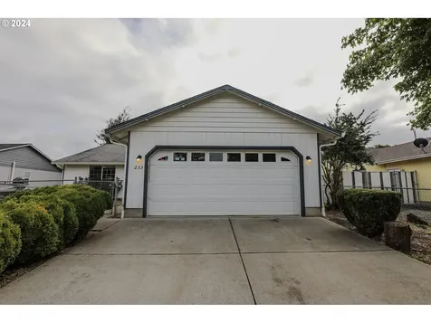233 Se Wildwood Way Myrtle Creek OR 97457