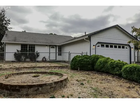 233 Se Wildwood Way Myrtle Creek OR 97457