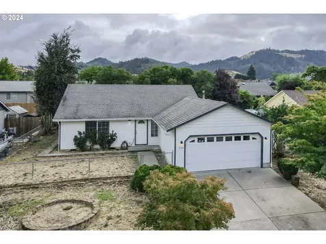 233 Se Wildwood Way Myrtle Creek OR 97457