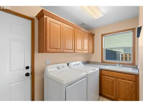 1190 S Sycamore Street Canby OR 97013