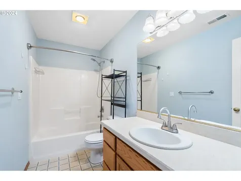 1190 S Sycamore Street Canby OR 97013