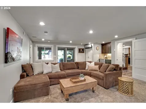 5565 Nw Roanoke Lane Portland OR 97229