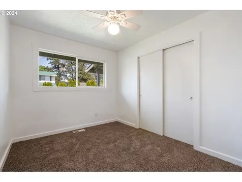 13110 Se Gladstone Court Portland OR 97236
