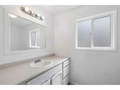 13110 Se Gladstone Court Portland OR 97236