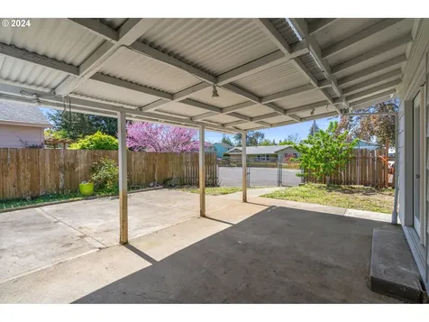 13110 Se Gladstone Court Portland OR 97236