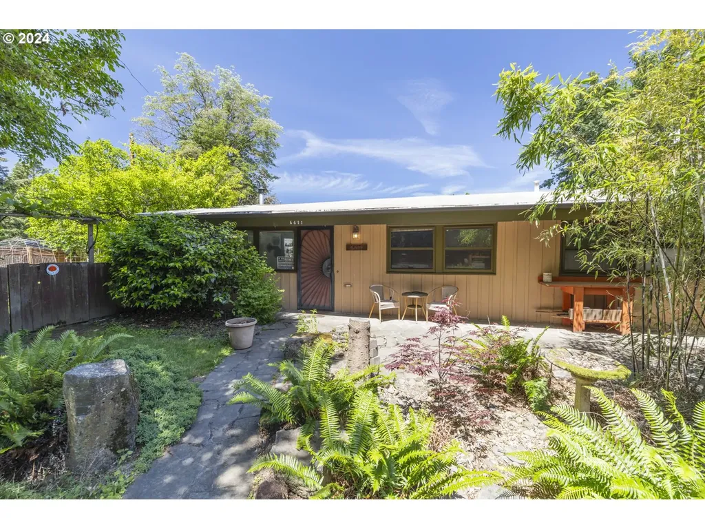 6611 Ne Davis Street Portland OR 97213