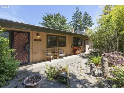 6611 Ne Davis Street Portland OR 97213