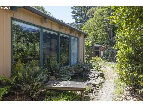 6611 Ne Davis Street Portland OR 97213